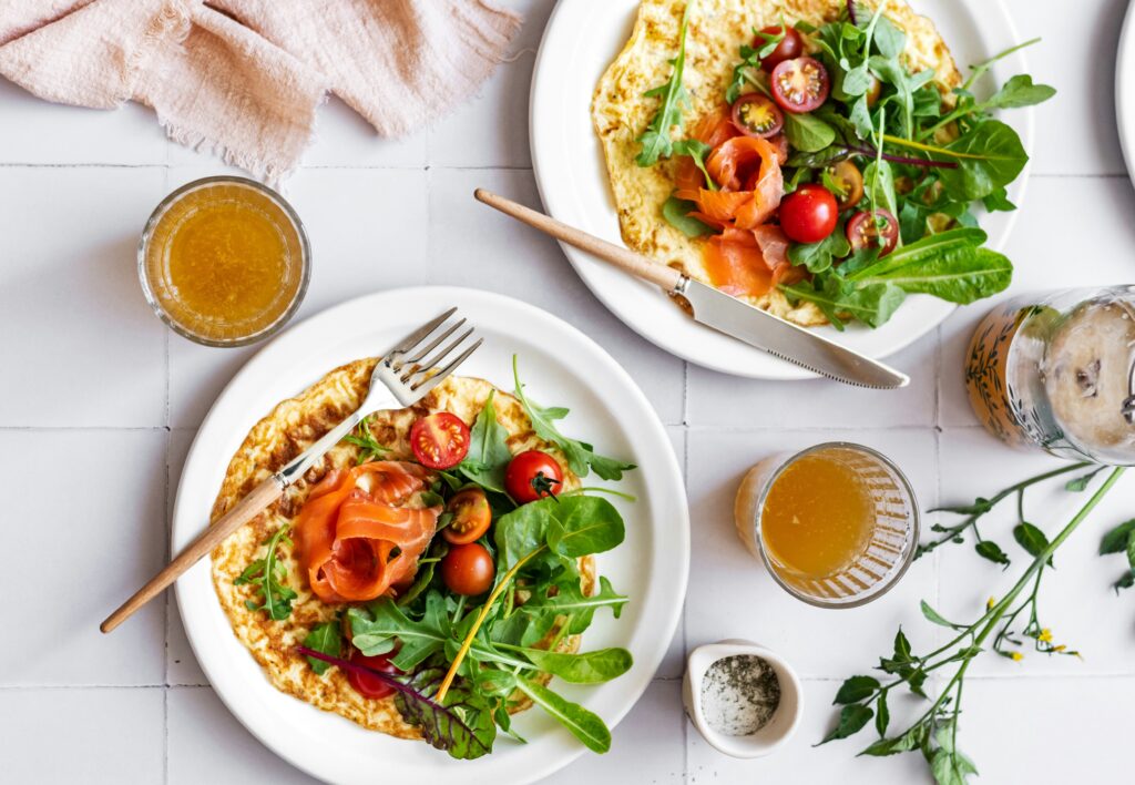 Smoked salmon breakfast plate with arugula and cherry tomatoes, an example of the best diet for type 2 diabetes to manage blood sugar